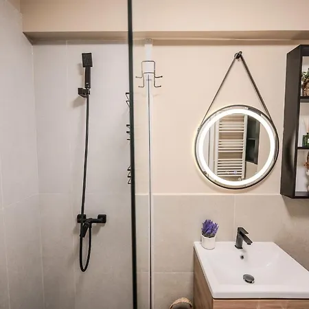 Topaz 103 In Odyssey Spa&pool-parking * Mamaia